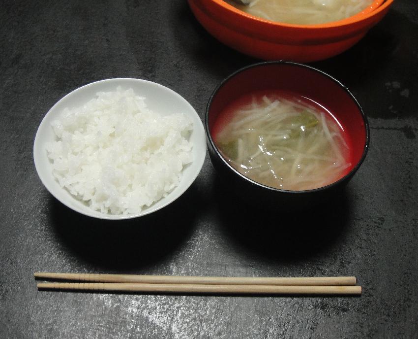 簡単に御飯と味噌汁を同時調理する